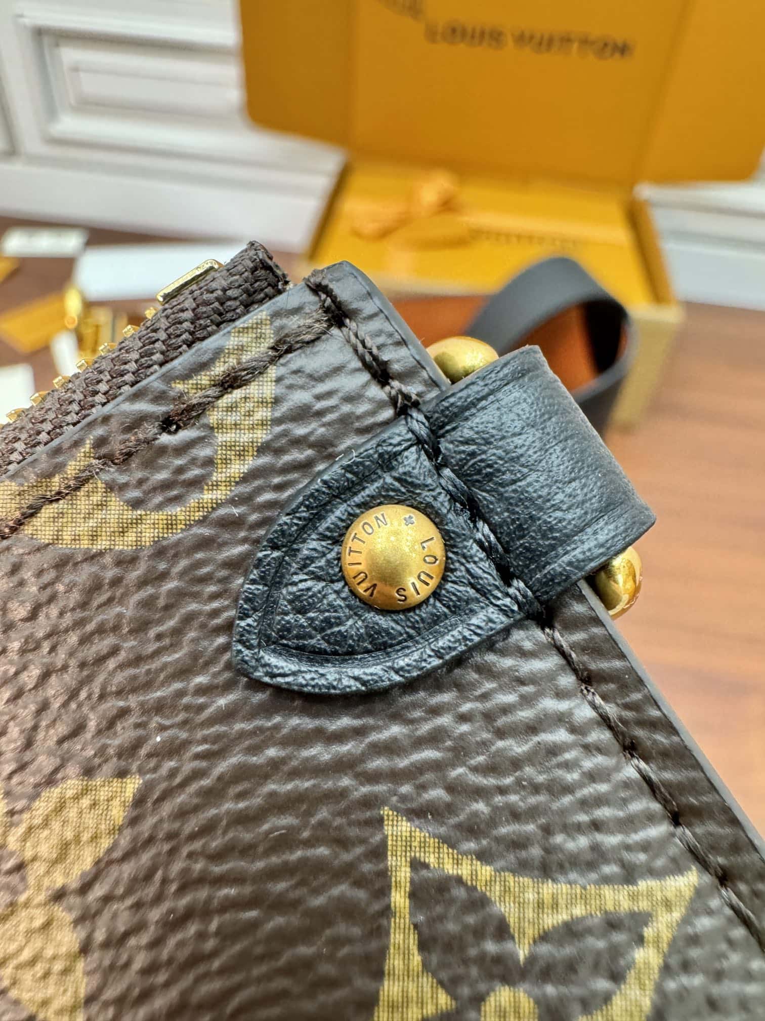 LV高仿包 M25352 Low Key Hobo PM黑色 A級出品配圖上的全套包裝¥2,880.00-頂級1:1精品高仿包包香港台灣批發價格推薦微信哪裡買