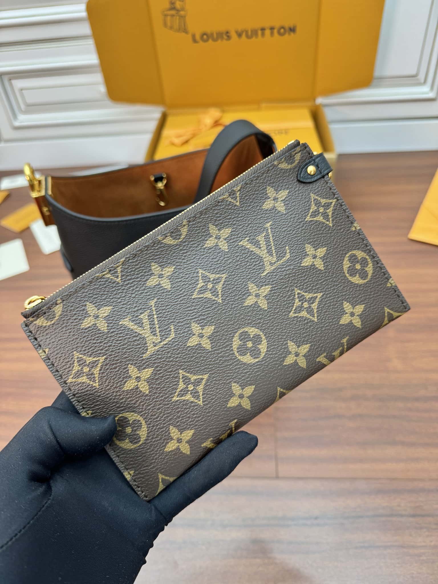 LV高仿包 M25352 Low Key Hobo PM黑色 A級出品配圖上的全套包裝¥2,880.00-頂級1:1精品高仿包包香港台灣批發價格推薦微信哪裡買