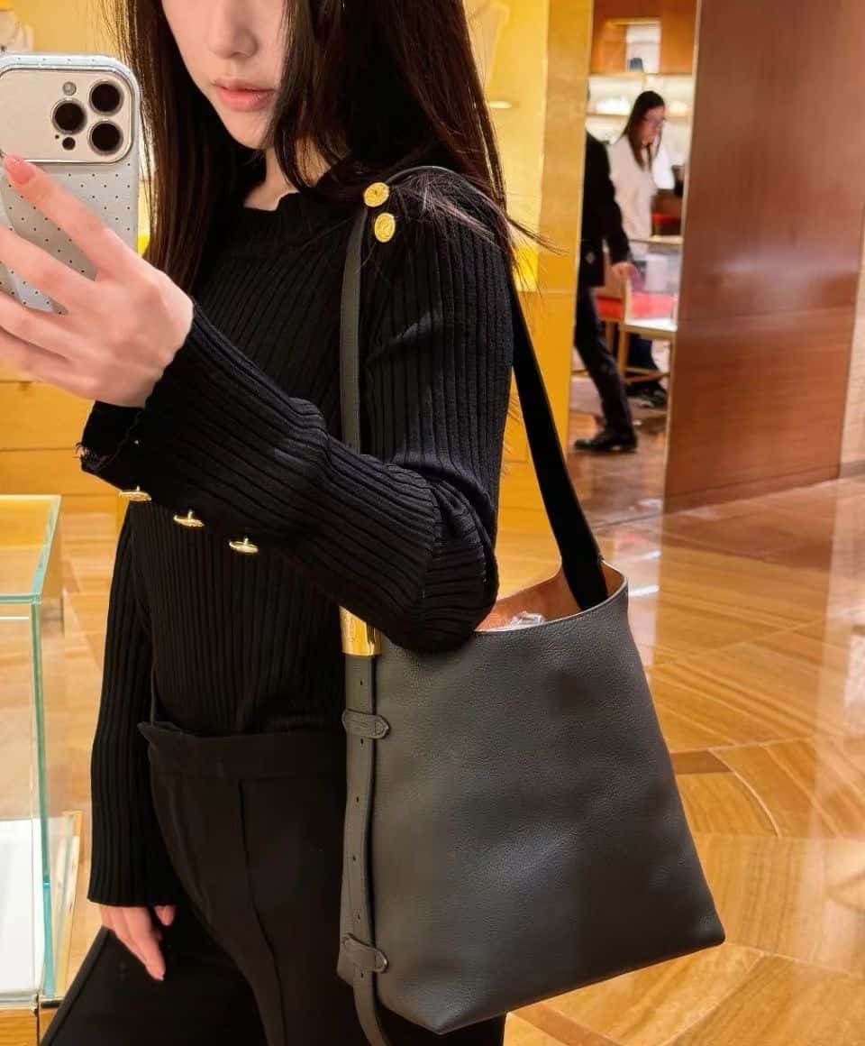 LV高仿包 M25352 Low Key Hobo PM黑色 A級出品配圖上的全套包裝¥2,880.00-頂級1:1精品高仿包包香港台灣批發價格推薦微信哪裡買