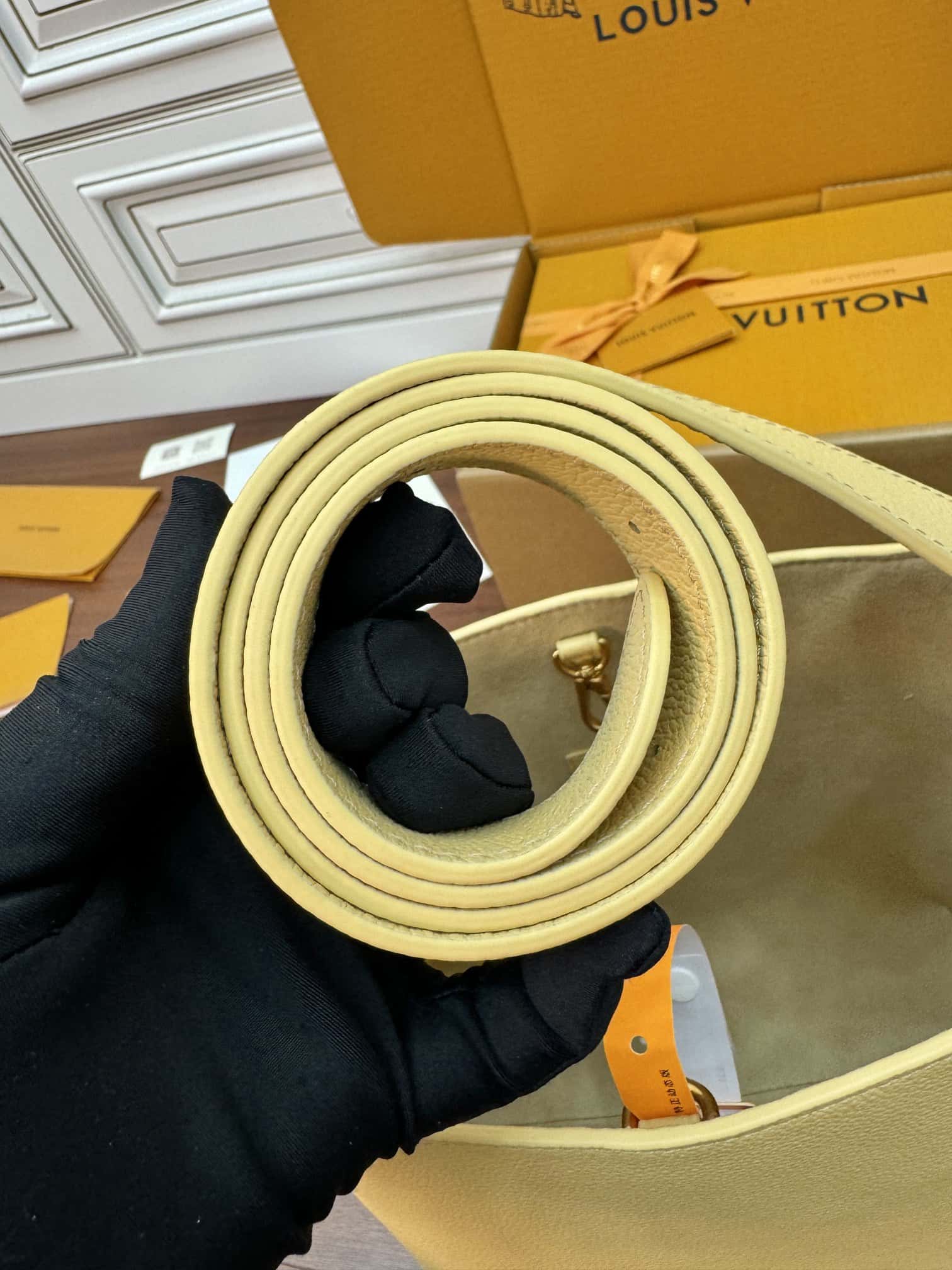 LV專櫃同步正品級高仿包 M25353 New Low Key Hobo PM¥2880.00-頂級1:1精品高仿包包香港台灣批發價格推薦微信哪裡買