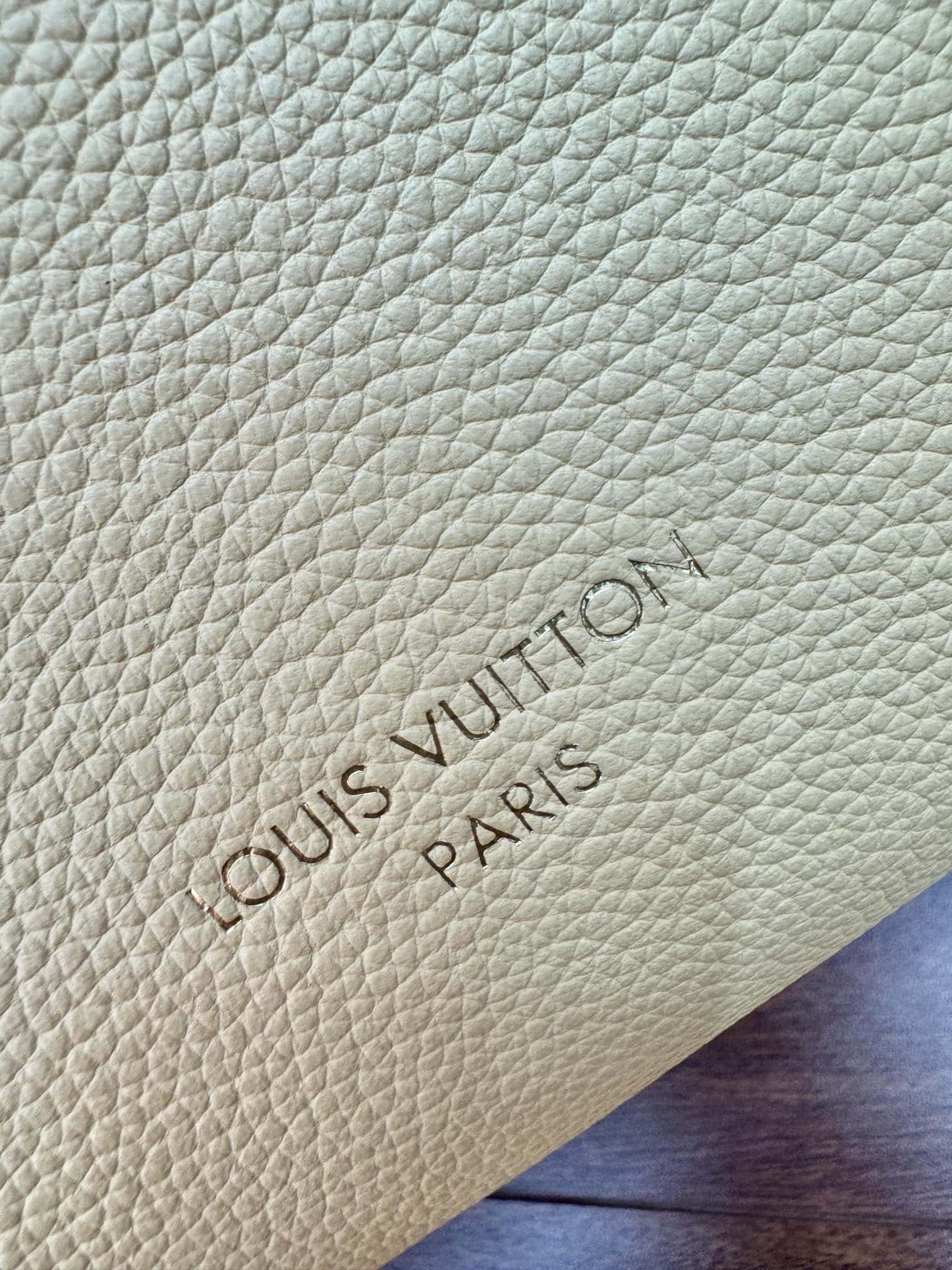 LV專櫃同步正品級高仿包 M25353 New Low Key Hobo PM¥2880.00-頂級1:1精品高仿包包香港台灣批發價格推薦微信哪裡買