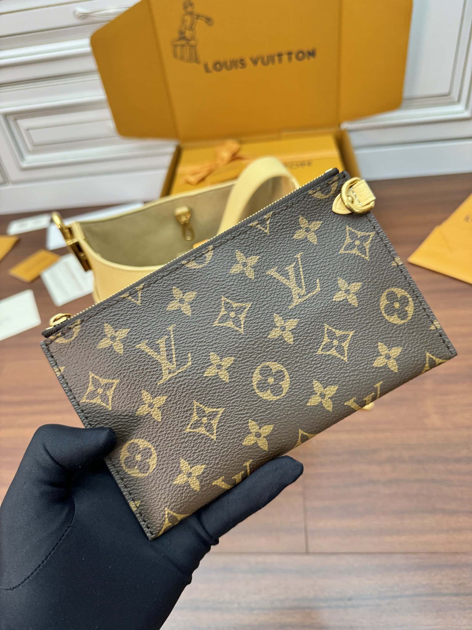 LV專櫃同步正品級高仿包 M25353 New Low Key Hobo PM¥2880.00-頂級1:1精品高仿包包香港台灣批發價格推薦微信哪裡買