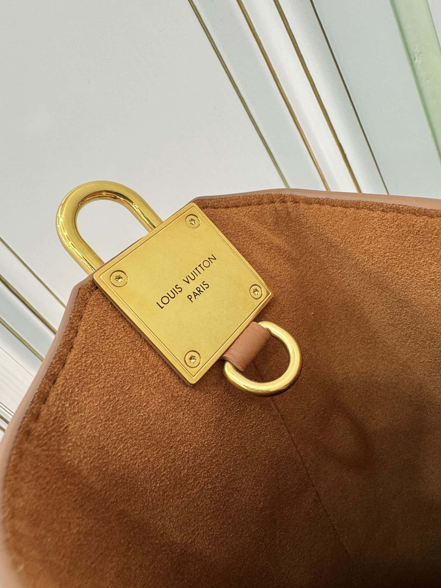 LV高仿包 M25354 Low Key Hobo PM動態電子芯片正品代工廠意大利A級皮料¥2,880.00-頂級1:1精品高仿包包香港台灣批發價格推薦微信哪裡買