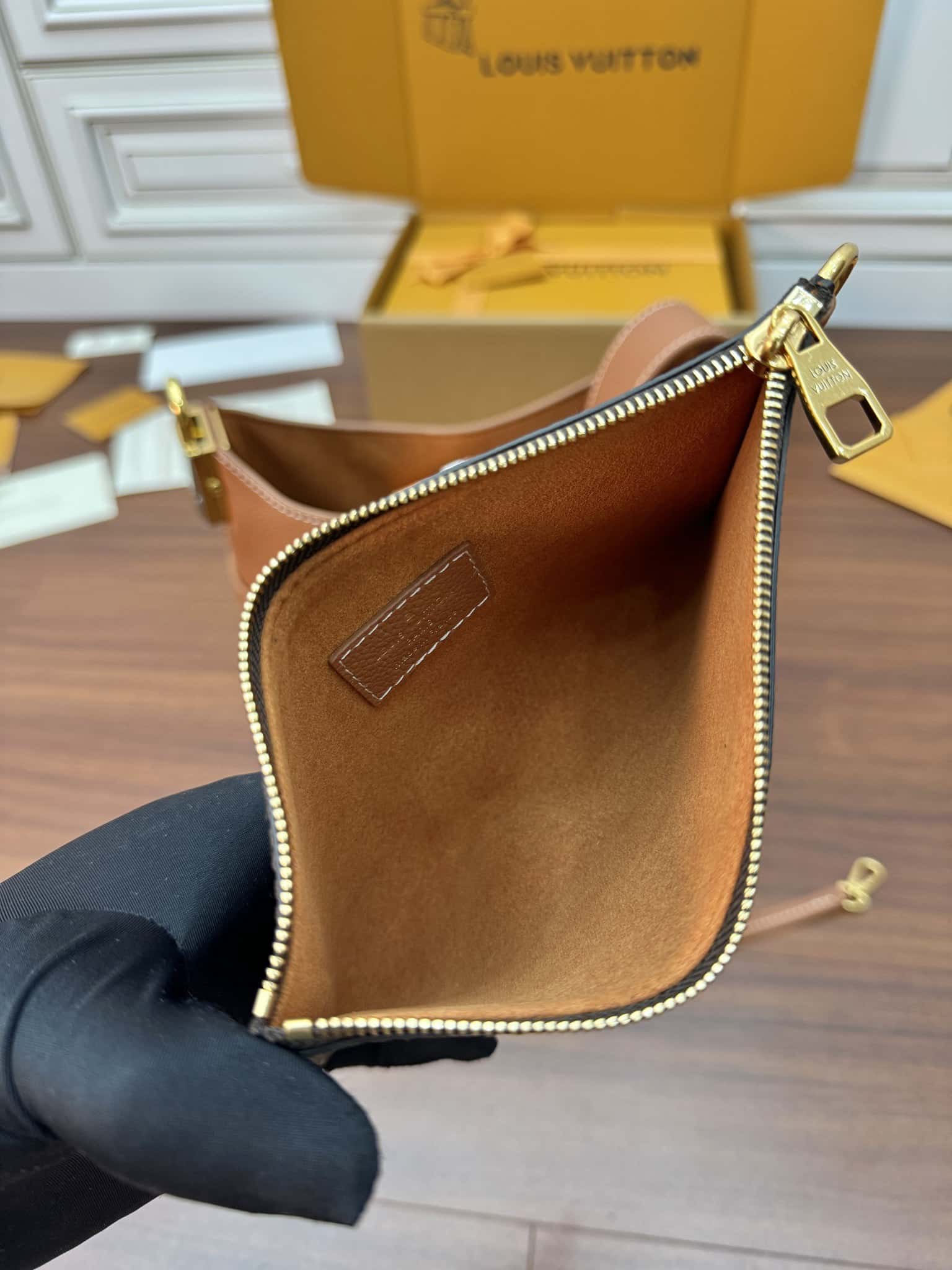 LV高仿包 M25354 Low Key Hobo PM動態電子芯片正品代工廠意大利A級皮料¥2,880.00-頂級1:1精品高仿包包香港台灣批發價格推薦微信哪裡買