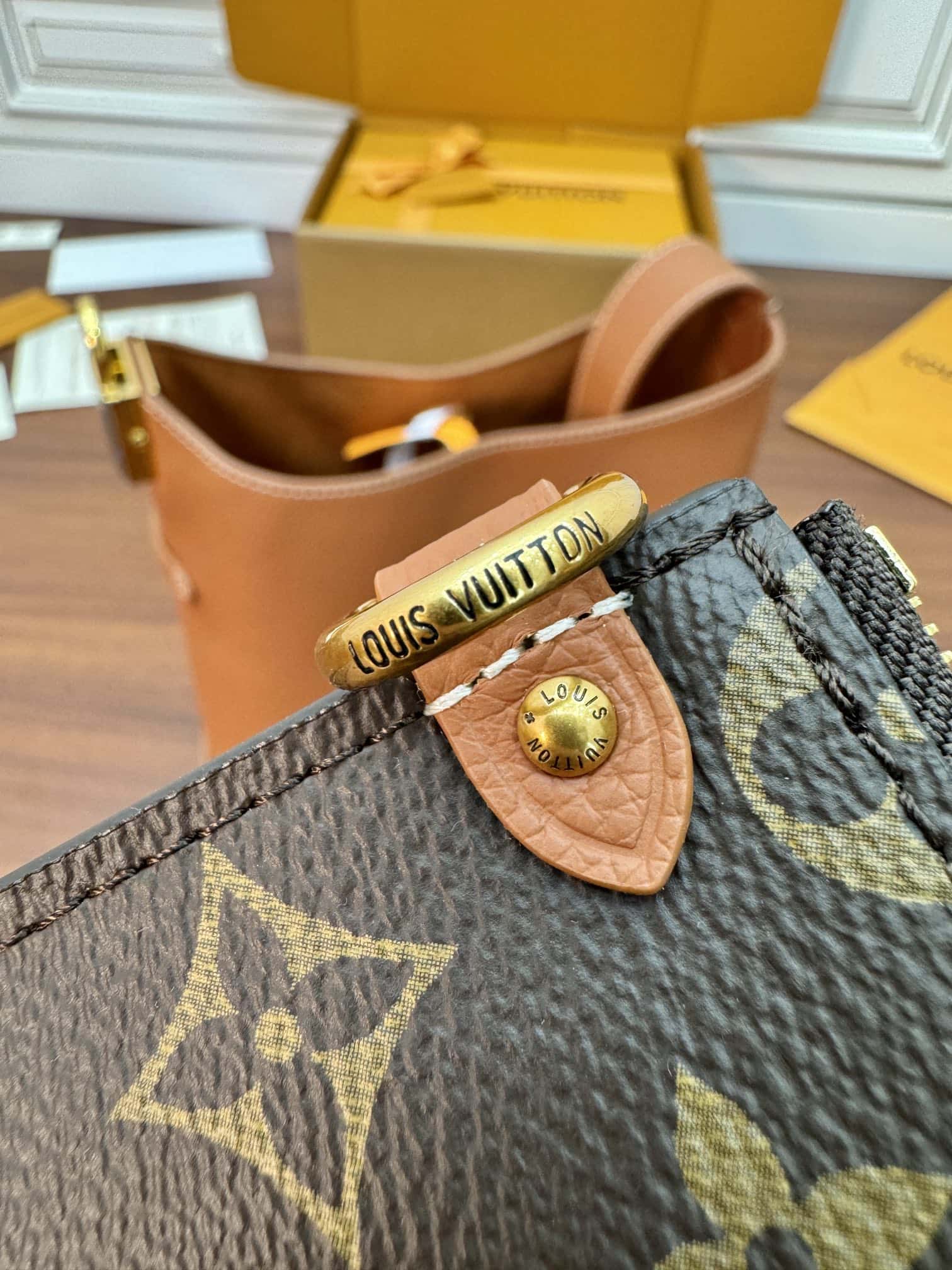 LV高仿包 M25354 Low Key Hobo PM動態電子芯片正品代工廠意大利A級皮料¥2,880.00-頂級1:1精品高仿包包香港台灣批發價格推薦微信哪裡買