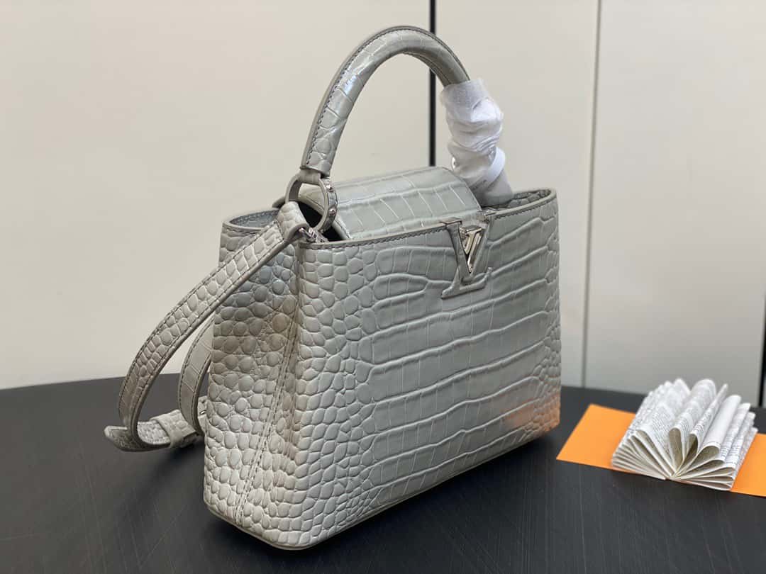【LV原單精品】M48865灰色 鱷魚紋全皮cap那英款繫列 Capucines BB手袋¥2,880.00-頂級1:1精品高仿包包香港台灣批發價格推薦微信哪裡買