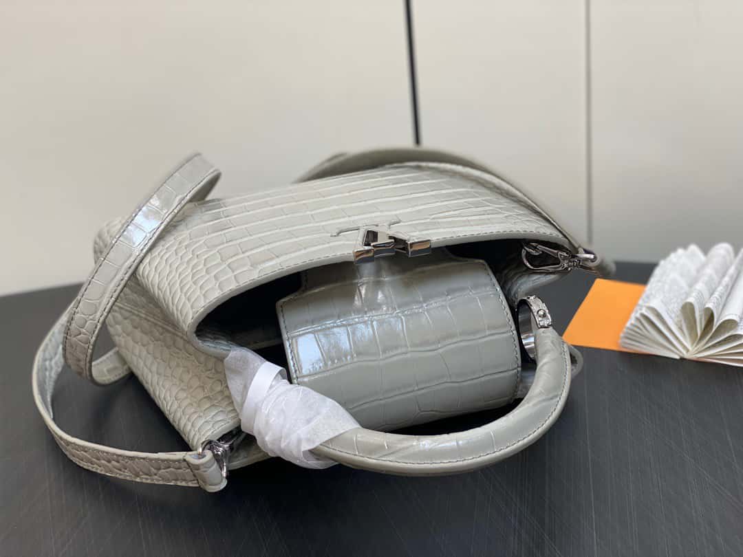 【LV原單精品】M48865灰色 鱷魚紋全皮cap那英款繫列 Capucines BB手袋¥2,880.00-頂級1:1精品高仿包包香港台灣批發價格推薦微信哪裡買