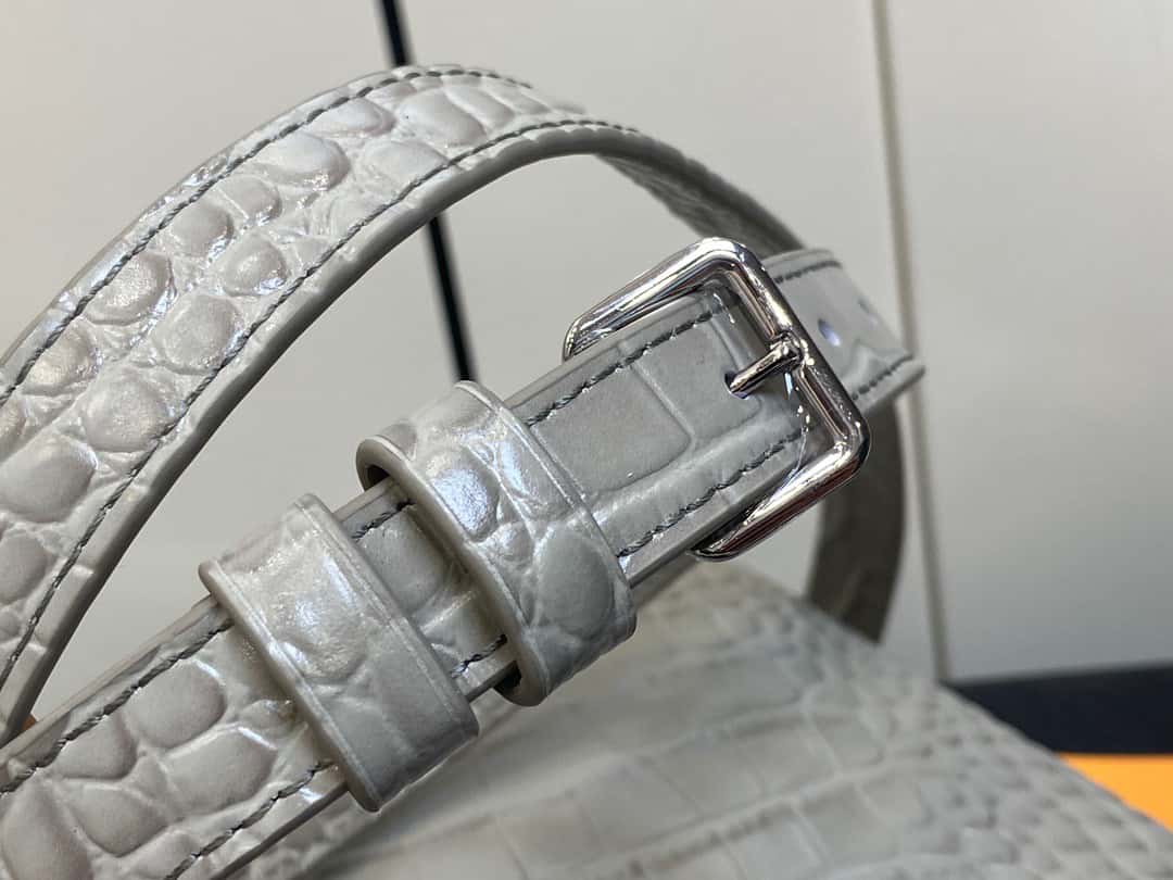 【LV原單精品】M48865灰色 鱷魚紋全皮cap那英款繫列 Capucines BB手袋¥2,880.00-頂級1:1精品高仿包包香港台灣批發價格推薦微信哪裡買