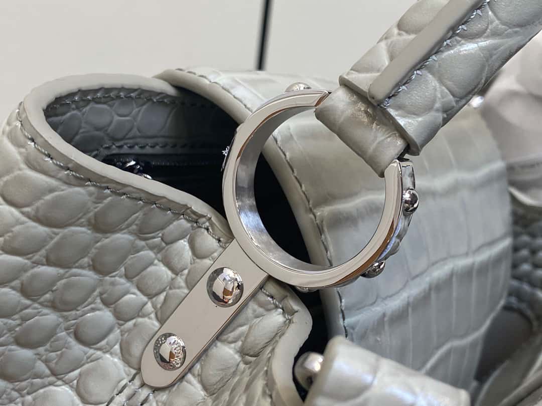 【LV原單精品】M48865灰色 鱷魚紋全皮cap那英款繫列 Capucines BB手袋¥2,880.00-頂級1:1精品高仿包包香港台灣批發價格推薦微信哪裡買