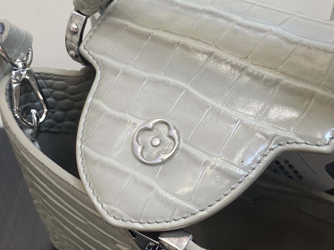 【LV原單精品】M48865灰色 鱷魚紋全皮cap那英款繫列 Capucines BB手袋¥2,880.00-頂級1:1精品高仿包包香港台灣批發價格推薦微信哪裡買