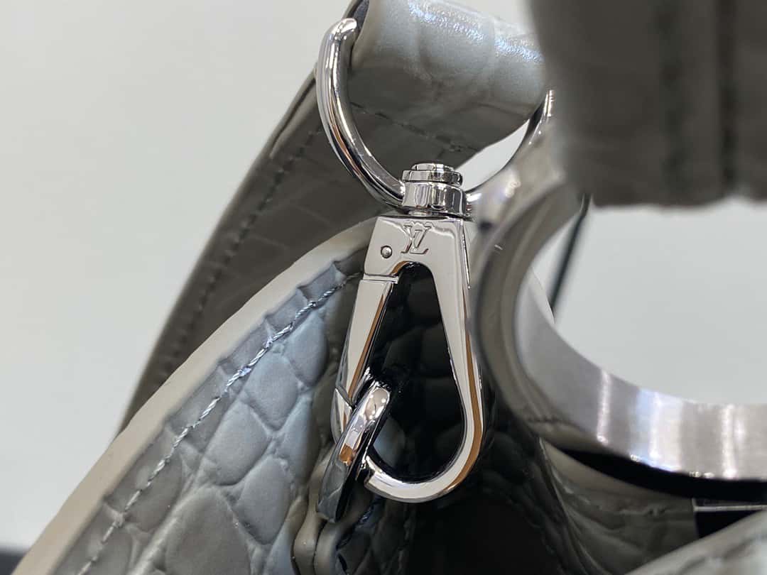 【LV原單精品】M48865灰色 鱷魚紋全皮cap那英款繫列 Capucines BB手袋¥2,880.00-頂級1:1精品高仿包包香港台灣批發價格推薦微信哪裡買