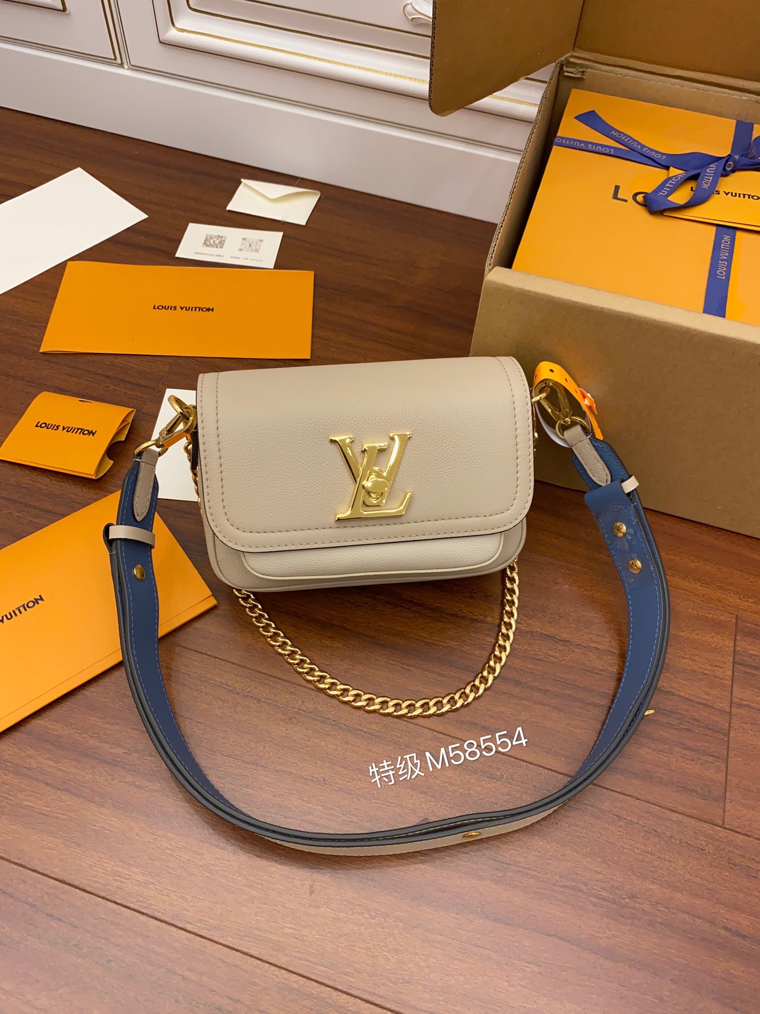 Louis Vuitton LV Lockme Tender Bag M58554杏色正品級高仿包¥2,480.00-頂級1:1精品高仿包包香港台灣批發價格推薦微信哪裡買