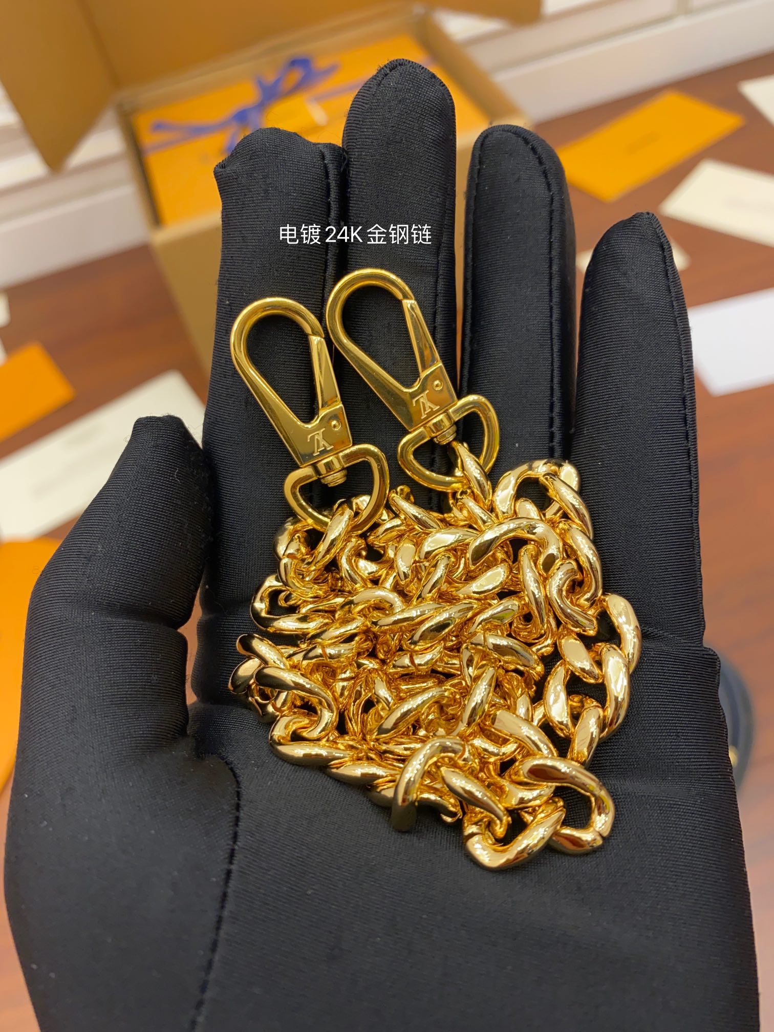 Louis Vuitton LV Lockme Tender Bag M58554杏色正品級高仿包¥2,480.00-頂級1:1精品高仿包包香港台灣批發價格推薦微信哪裡買