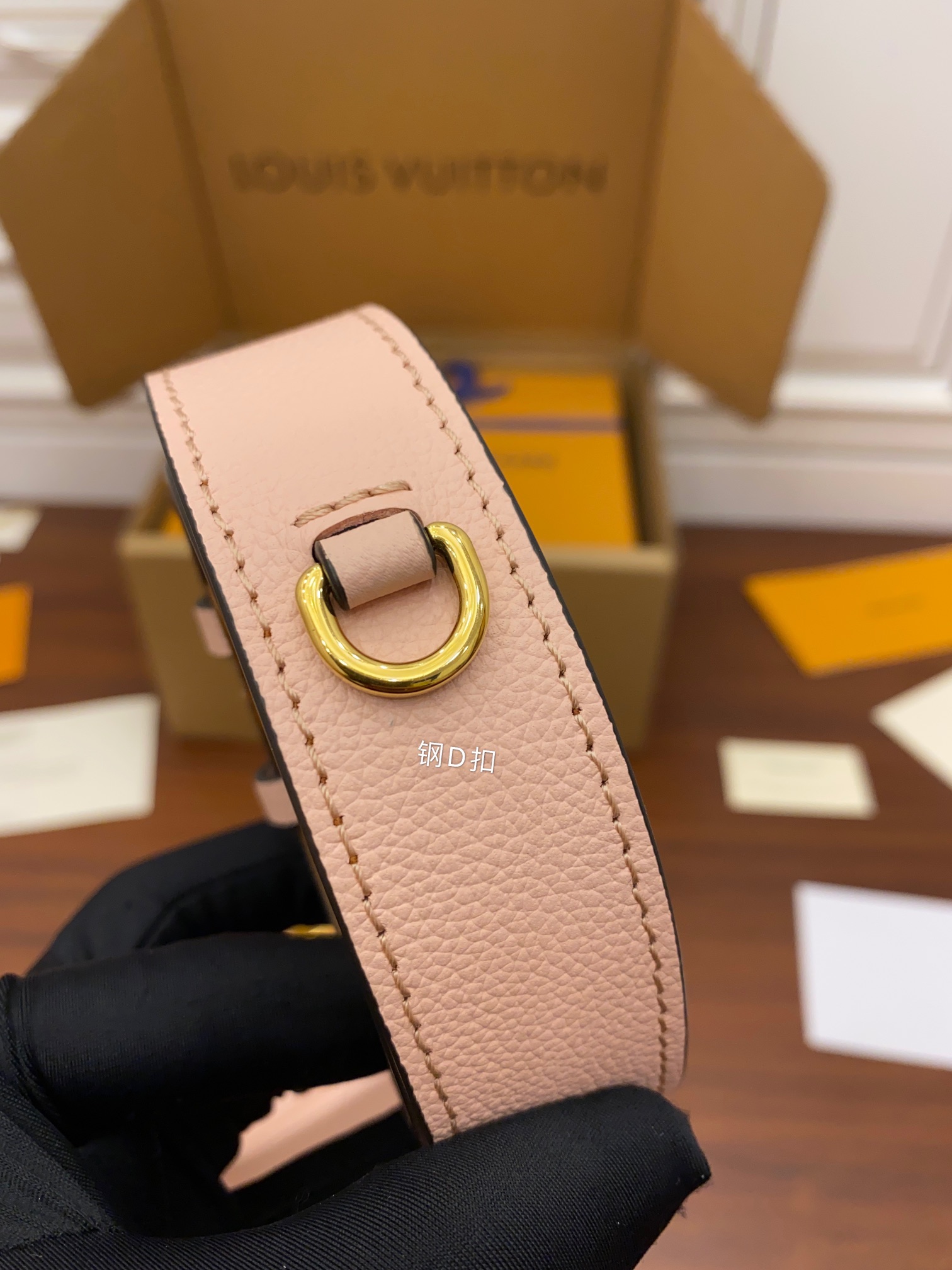 A級出品高仿包Louis Vuitton LV Lockme Tender Bag M58555粉色¥2,480.00-頂級1:1精品高仿包包香港台灣批發價格推薦微信哪裡買