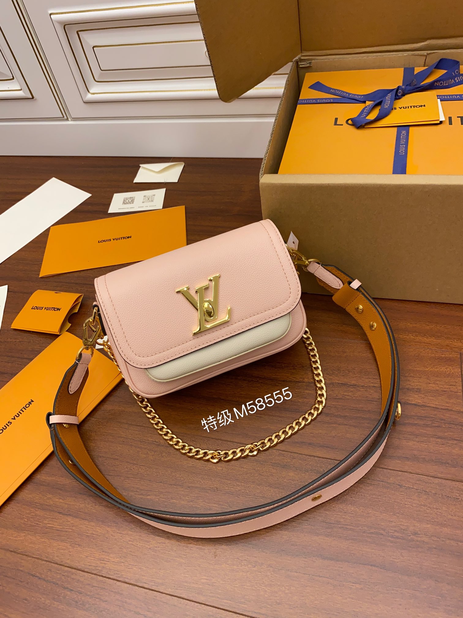 A級出品高仿包Louis Vuitton LV Lockme Tender Bag M58555粉色¥2,480.00-頂級1:1精品高仿包包香港台灣批發價格推薦微信哪裡買