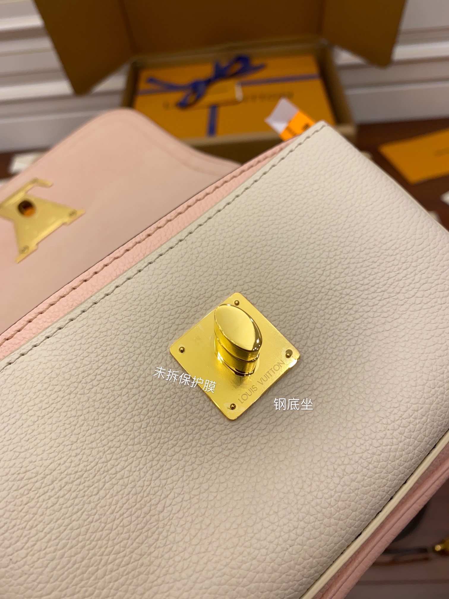 A級出品高仿包Louis Vuitton LV Lockme Tender Bag M58555粉色¥2,480.00-頂級1:1精品高仿包包香港台灣批發價格推薦微信哪裡買
