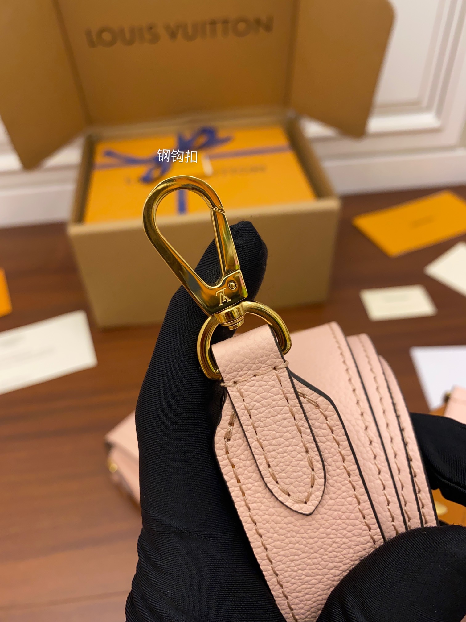 A級出品高仿包Louis Vuitton LV Lockme Tender Bag M58555粉色¥2,480.00-頂級1:1精品高仿包包香港台灣批發價格推薦微信哪裡買