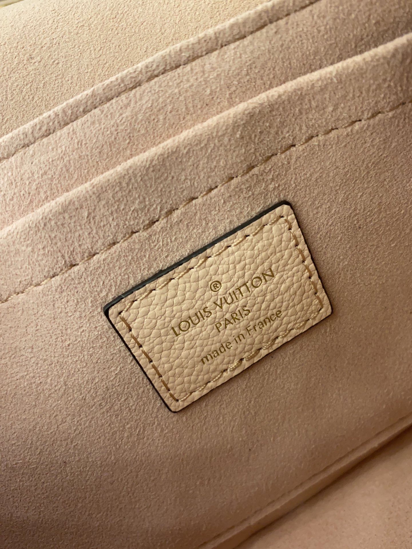 A級出品高仿包Louis Vuitton LV Lockme Tender Bag M58555粉色¥2,480.00-頂級1:1精品高仿包包香港台灣批發價格推薦微信哪裡買