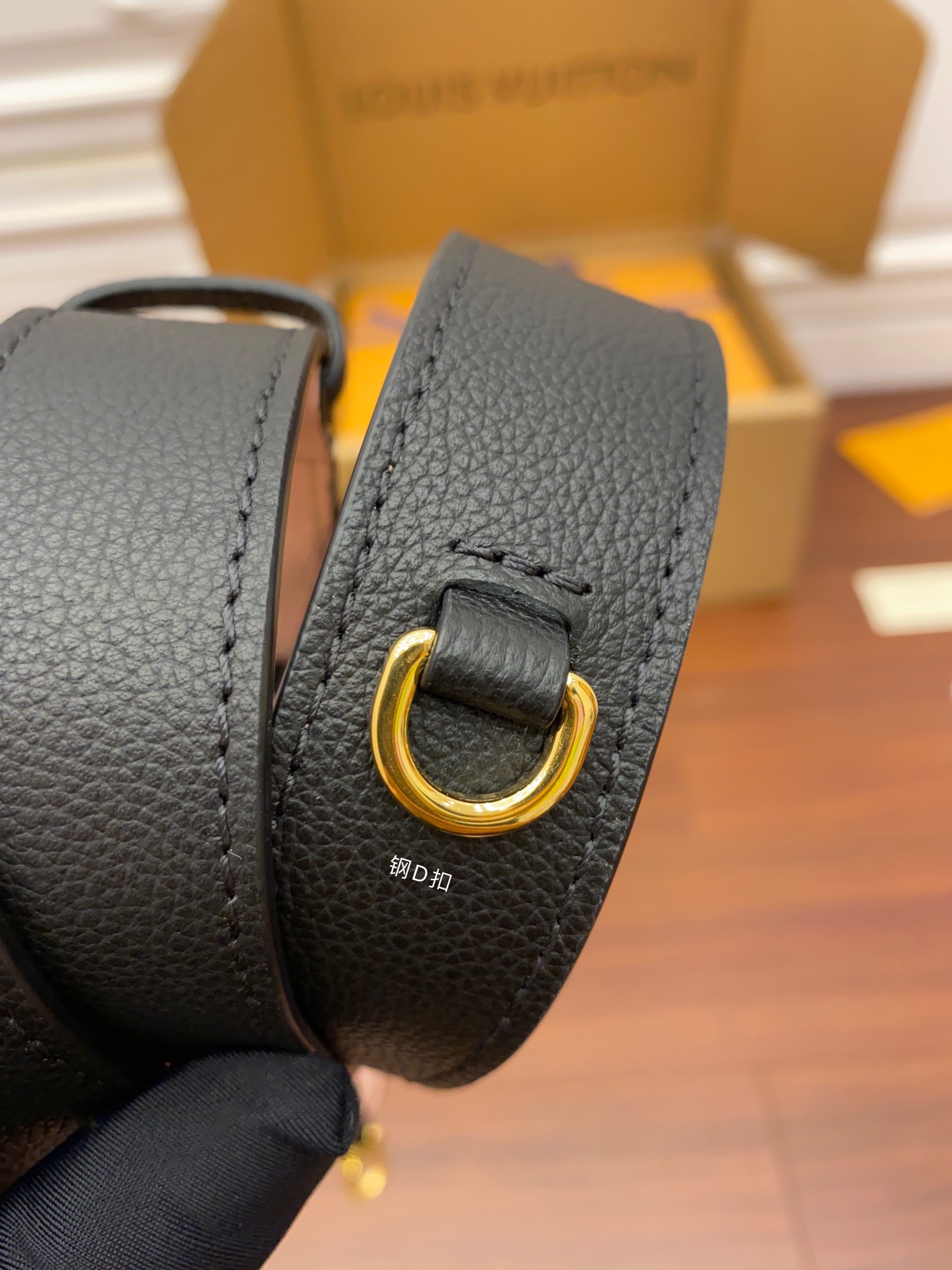 Louis Vuitton LV高仿包 Lockme Tender Bag M58557黑色整套包裝正品統一¥2,480.00-頂級1:1精品高仿包包香港台灣批發價格推薦微信哪裡買