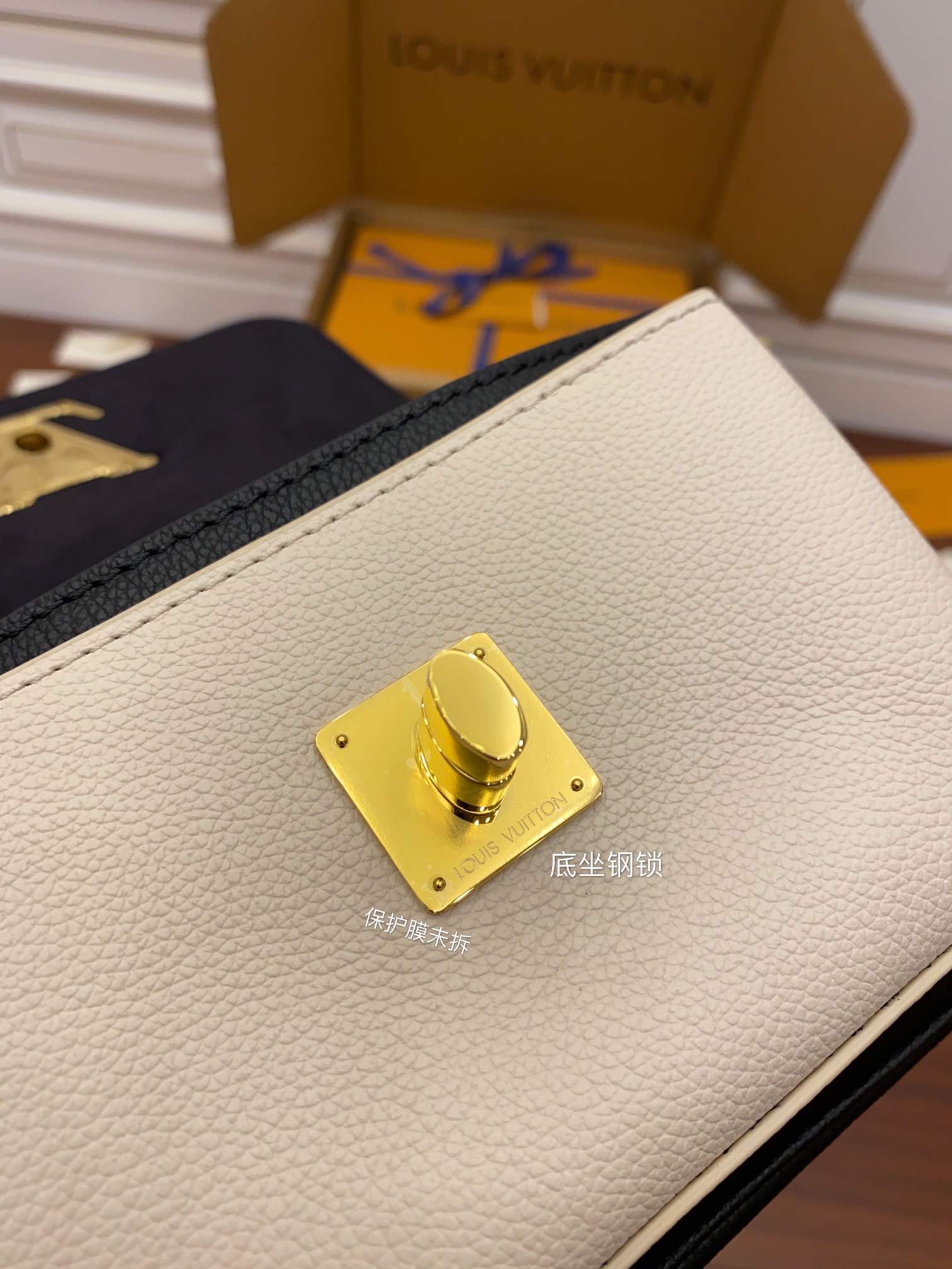 Louis Vuitton LV高仿包 Lockme Tender Bag M58557黑色整套包裝正品統一¥2,480.00-頂級1:1精品高仿包包香港台灣批發價格推薦微信哪裡買