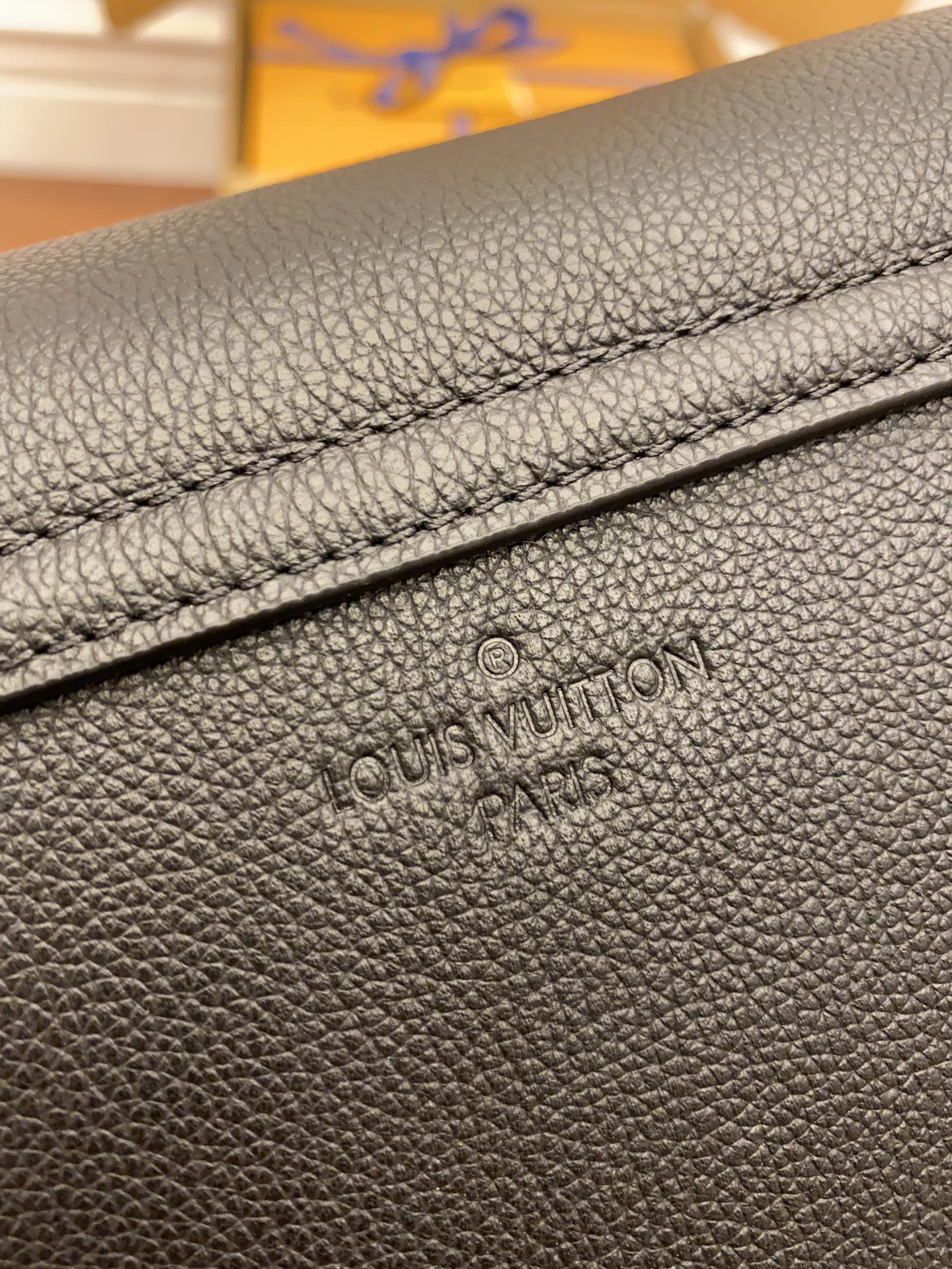 Louis Vuitton LV高仿包 Lockme Tender Bag M58557黑色整套包裝正品統一¥2,480.00-頂級1:1精品高仿包包香港台灣批發價格推薦微信哪裡買