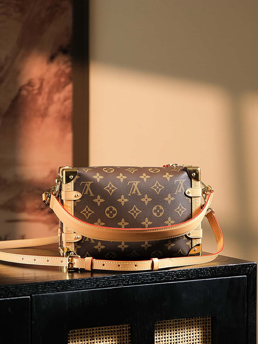 LV高仿包 𝑺𝑰𝑫𝑬 𝑻𝑹𝑼𝑵𝑲芯片菱形跳動碼中號繫列#M𝟒𝟔𝟑𝟓𝟖¥2,380.00-頂級1:1精品高仿包包香港台灣批發價格推薦微信哪裡買