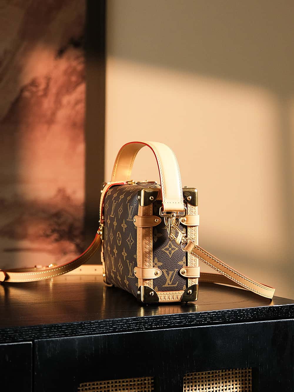 LV高仿包 𝑺𝑰𝑫𝑬 𝑻𝑹𝑼𝑵𝑲芯片菱形跳動碼中號繫列#M𝟒𝟔𝟑𝟓𝟖¥2,380.00-頂級1:1精品高仿包包香港台灣批發價格推薦微信哪裡買