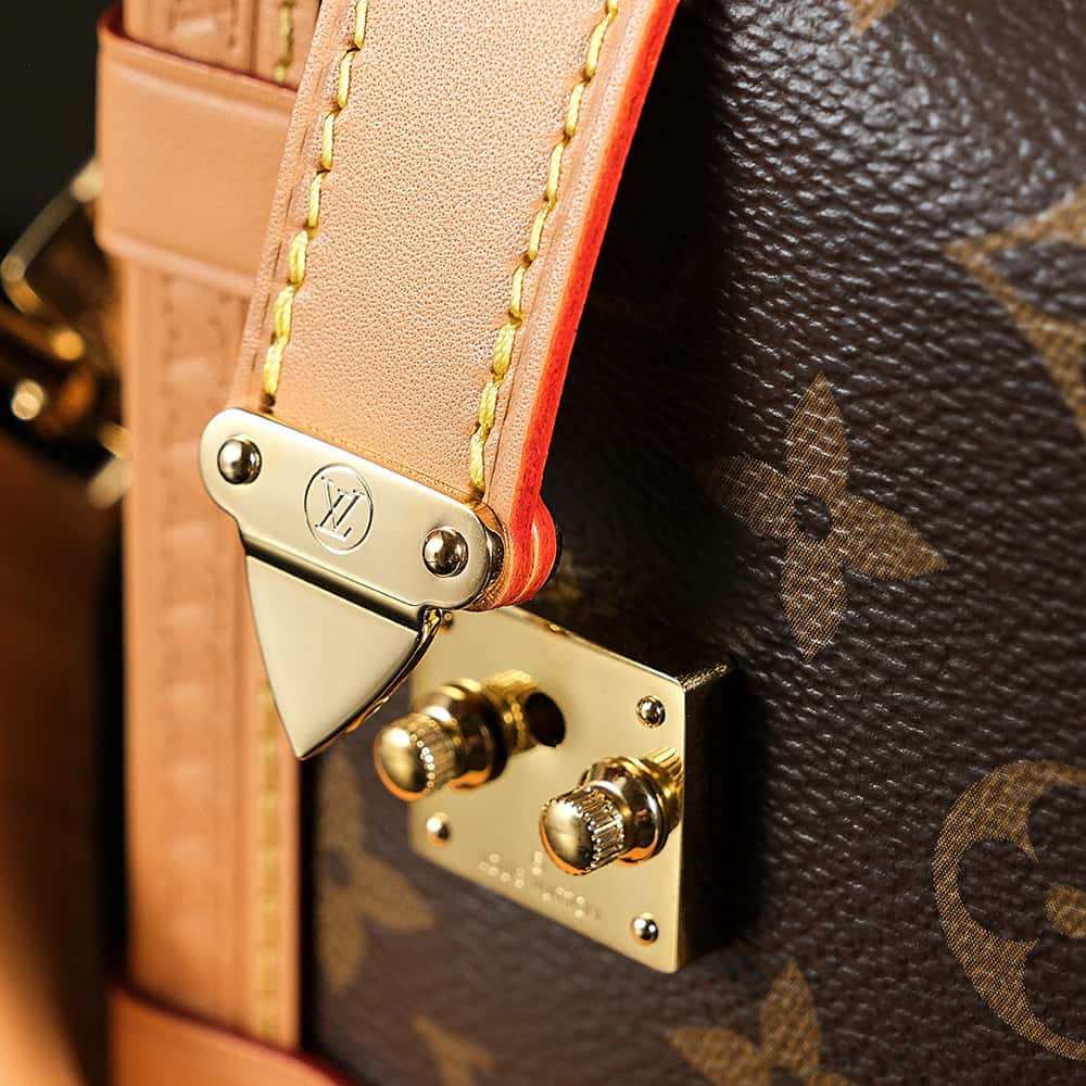 LV高仿包 𝑺𝑰𝑫𝑬 𝑻𝑹𝑼𝑵𝑲芯片菱形跳動碼中號繫列#M𝟒𝟔𝟑𝟓𝟖¥2,380.00-頂級1:1精品高仿包包香港台灣批發價格推薦微信哪裡買