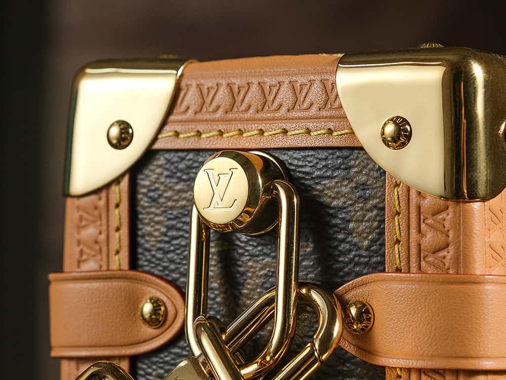 LV高仿包 𝑺𝑰𝑫𝑬 𝑻𝑹𝑼𝑵𝑲芯片菱形跳動碼中號繫列#M𝟒𝟔𝟑𝟓𝟖¥2,380.00-頂級1:1精品高仿包包香港台灣批發價格推薦微信哪裡買