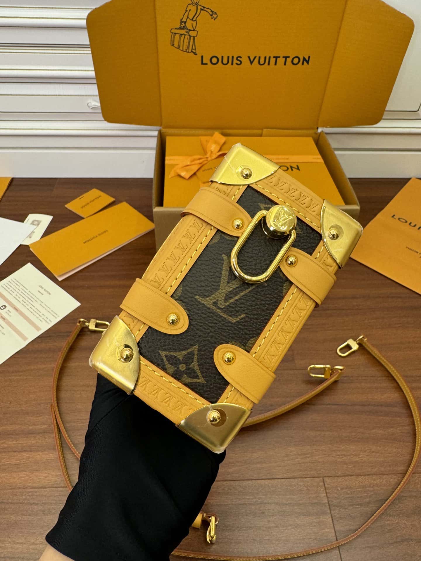 LV高仿包 M46815 Side Trunk PM拍攝圖跟產品一致¥2,480.00-頂級1:1精品高仿包包香港台灣批發價格推薦微信哪裡買