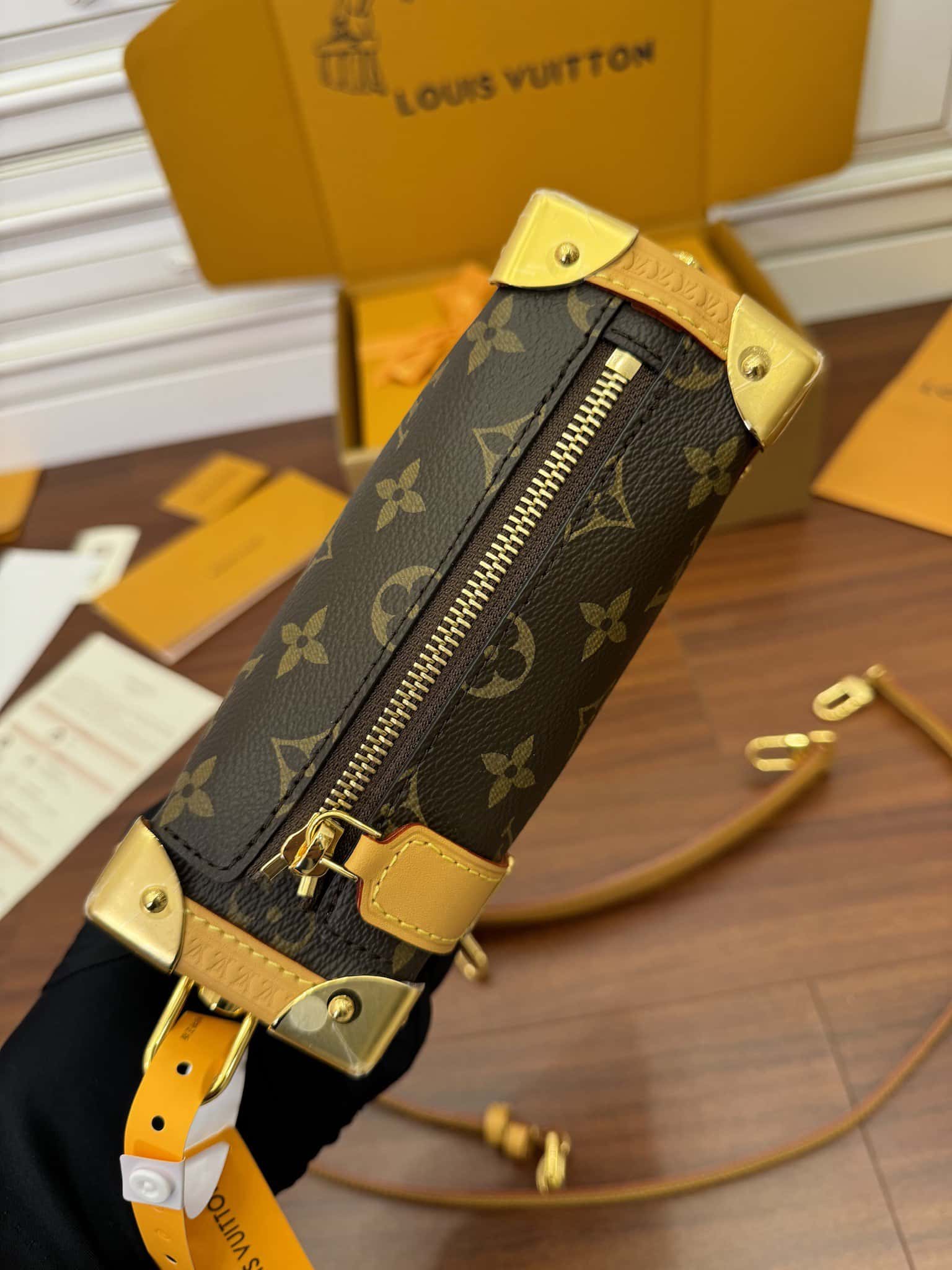 LV高仿包 M46815 Side Trunk PM拍攝圖跟產品一致¥2,480.00-頂級1:1精品高仿包包香港台灣批發價格推薦微信哪裡買