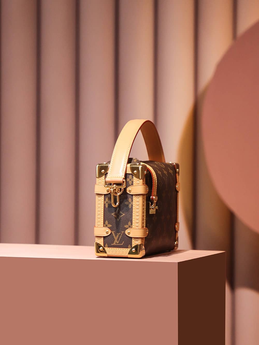 LV高仿包 M46358 Side Trunk可拆卸的手提與肩帶¥2,380.00-頂級1:1精品高仿包包香港台灣批發價格推薦微信哪裡買