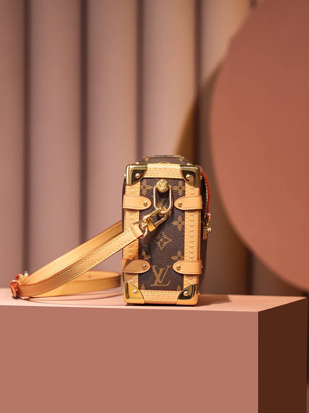 LV高仿包 M46358 Side Trunk可拆卸的手提與肩帶¥2,380.00-頂級1:1精品高仿包包香港台灣批發價格推薦微信哪裡買