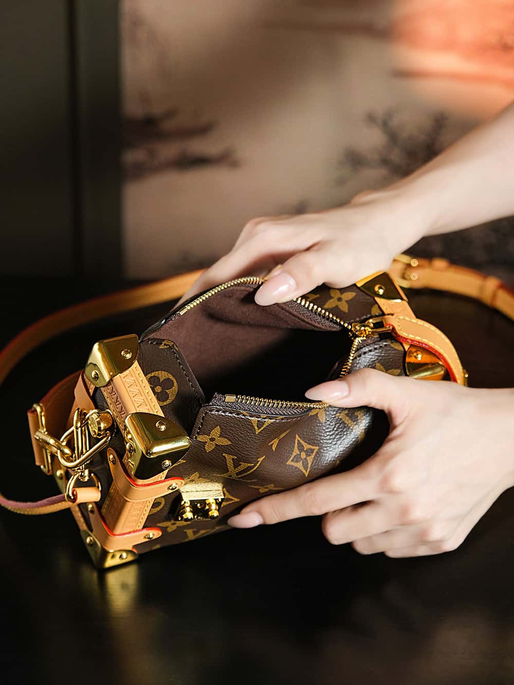 LV一比一高仿包 𝑺𝑰𝑫𝑬 𝑻𝑹𝑼𝑵𝑲小號# M46815¥2,480.00-頂級1:1精品高仿包包香港台灣批發價格推薦微信哪裡買