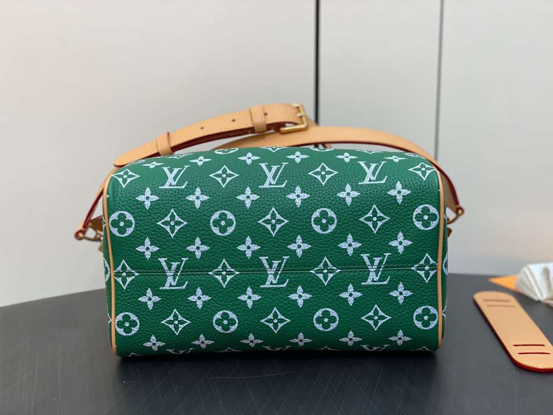 LV【原單精品】M24423綠色 全皮枕頭包speedy繫列 SPEEDY P9 BANDOULIÈRE25 原單手袋¥2,480.00-頂級1:1精品高仿包包香港台灣批發價格推薦微信哪裡買