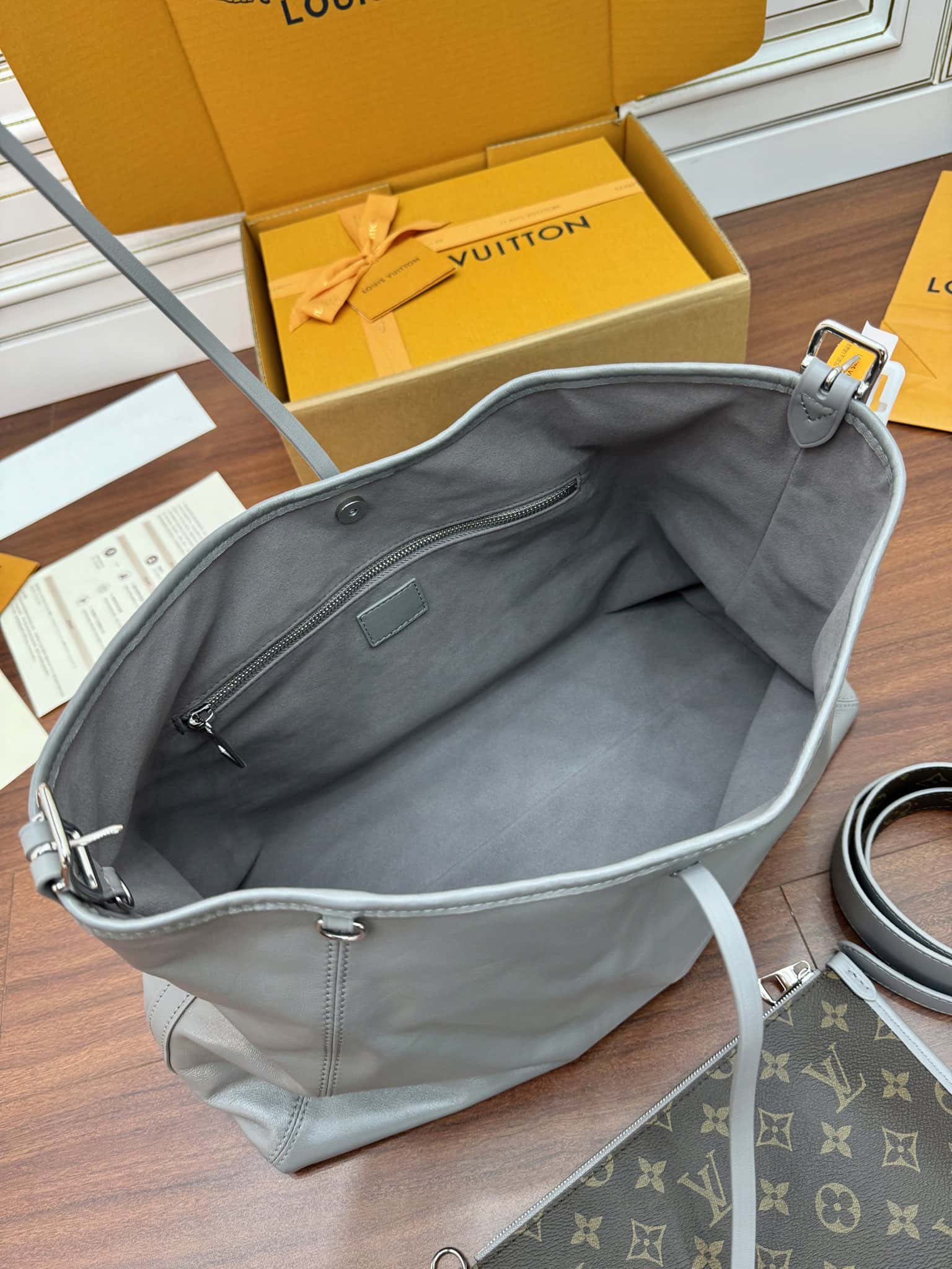 LV M12583 當季新款 CARRYALL DARK 中號一比一高仿手袋¥2,480.00-頂級1:1精品高仿包包香港台灣批發價格推薦微信哪裡買