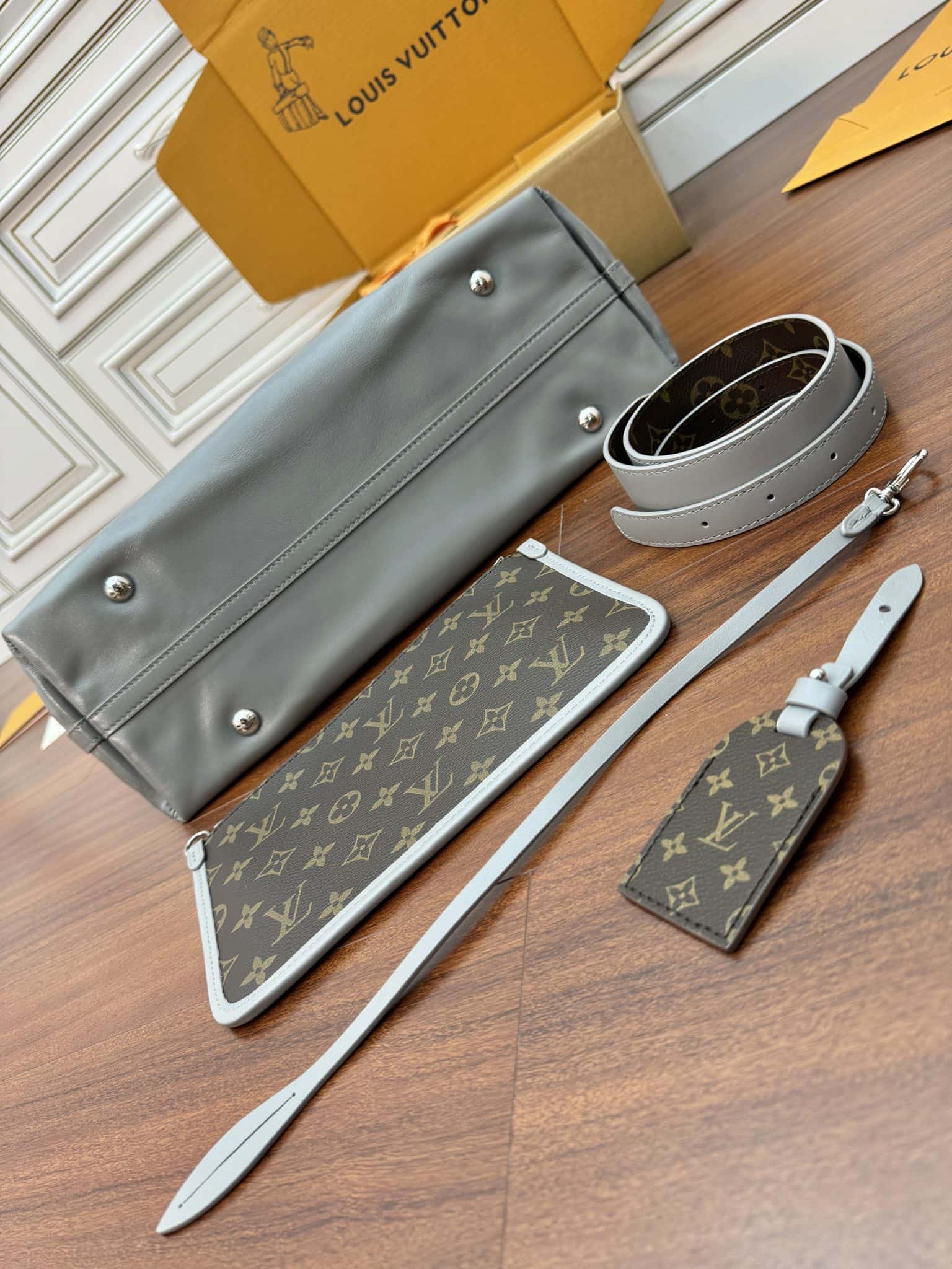 LV M12583 當季新款 CARRYALL DARK 中號一比一高仿手袋¥2,480.00-頂級1:1精品高仿包包香港台灣批發價格推薦微信哪裡買