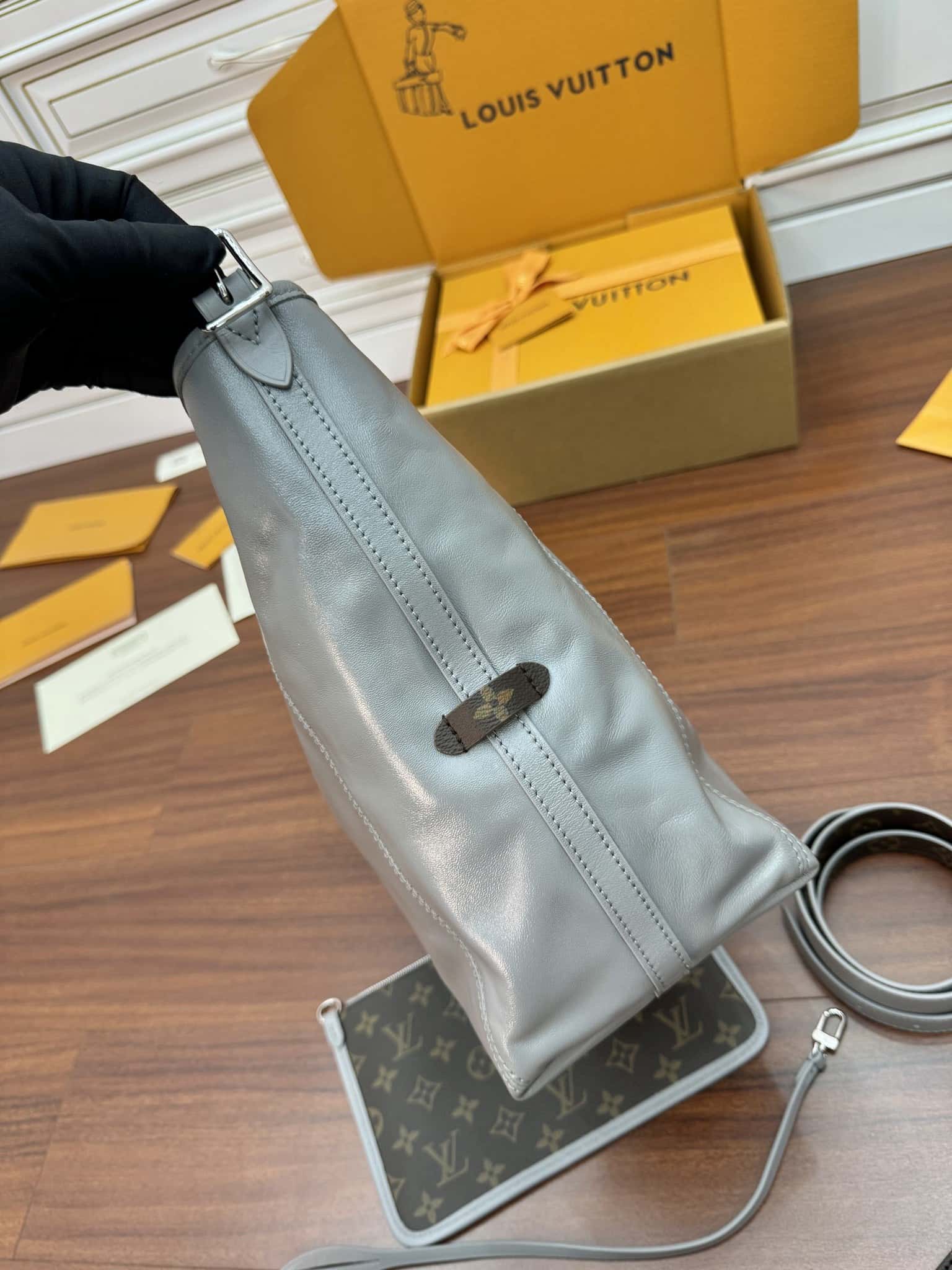 LV M12583 當季新款 CARRYALL DARK 中號一比一高仿手袋¥2,480.00-頂級1:1精品高仿包包香港台灣批發價格推薦微信哪裡買