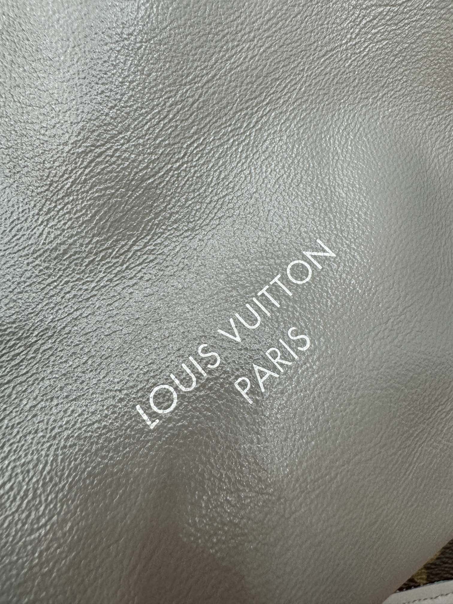 LV M12583 當季新款 CARRYALL DARK 中號一比一高仿手袋¥2,480.00-頂級1:1精品高仿包包香港台灣批發價格推薦微信哪裡買