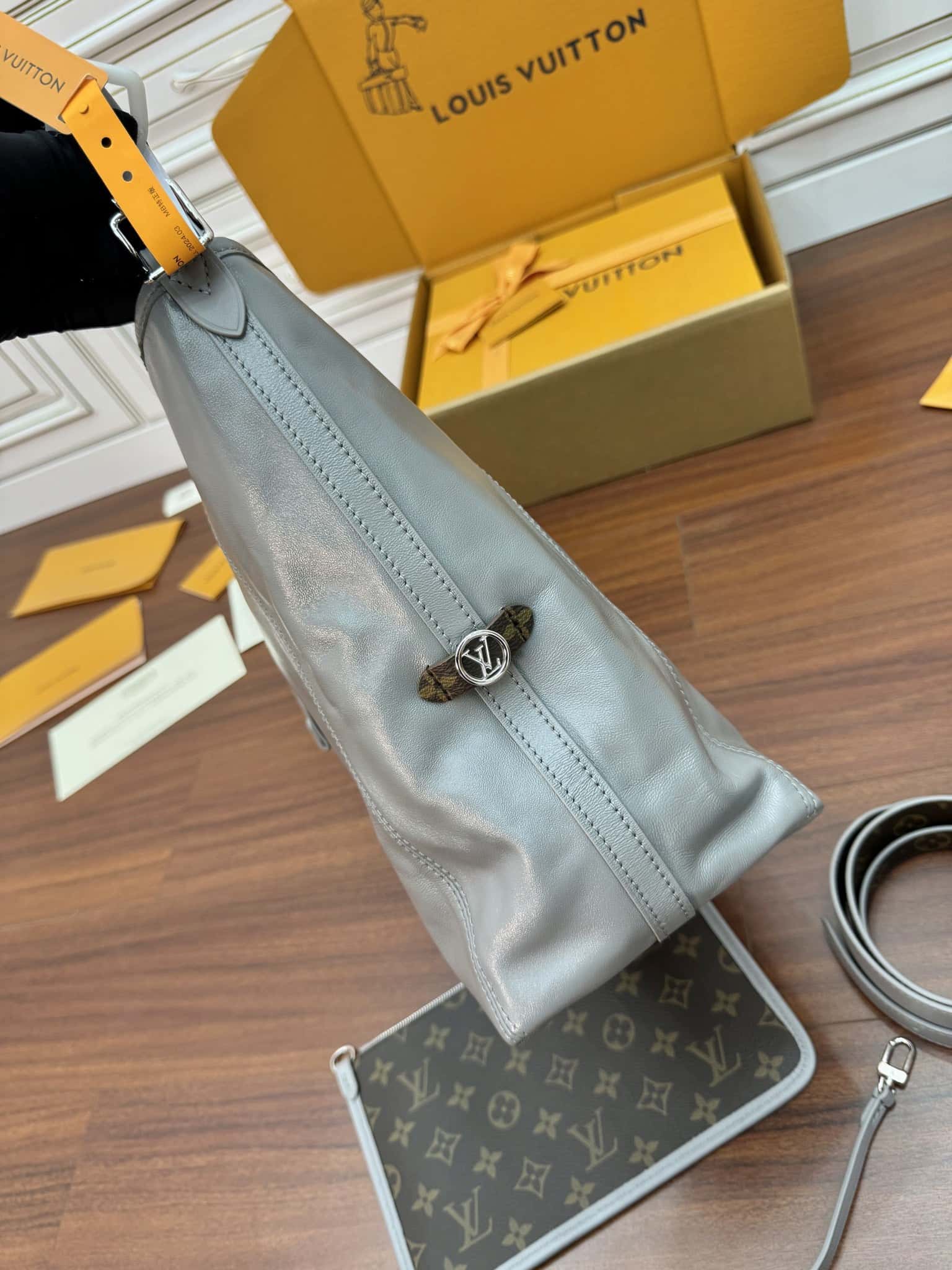 LV M12583 當季新款 CARRYALL DARK 中號一比一高仿手袋¥2,480.00-頂級1:1精品高仿包包香港台灣批發價格推薦微信哪裡買