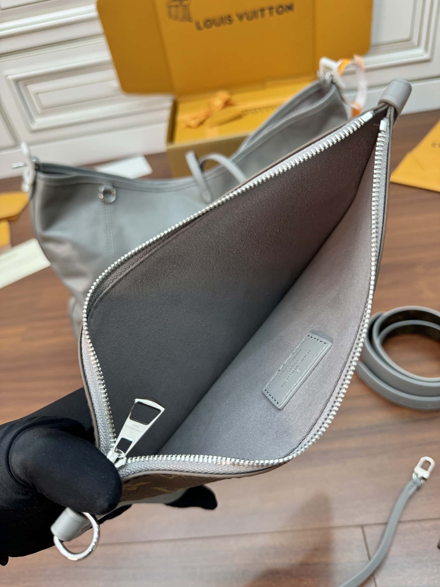 LV M12583 當季新款 CARRYALL DARK 中號一比一高仿手袋¥2,480.00-頂級1:1精品高仿包包香港台灣批發價格推薦微信哪裡買