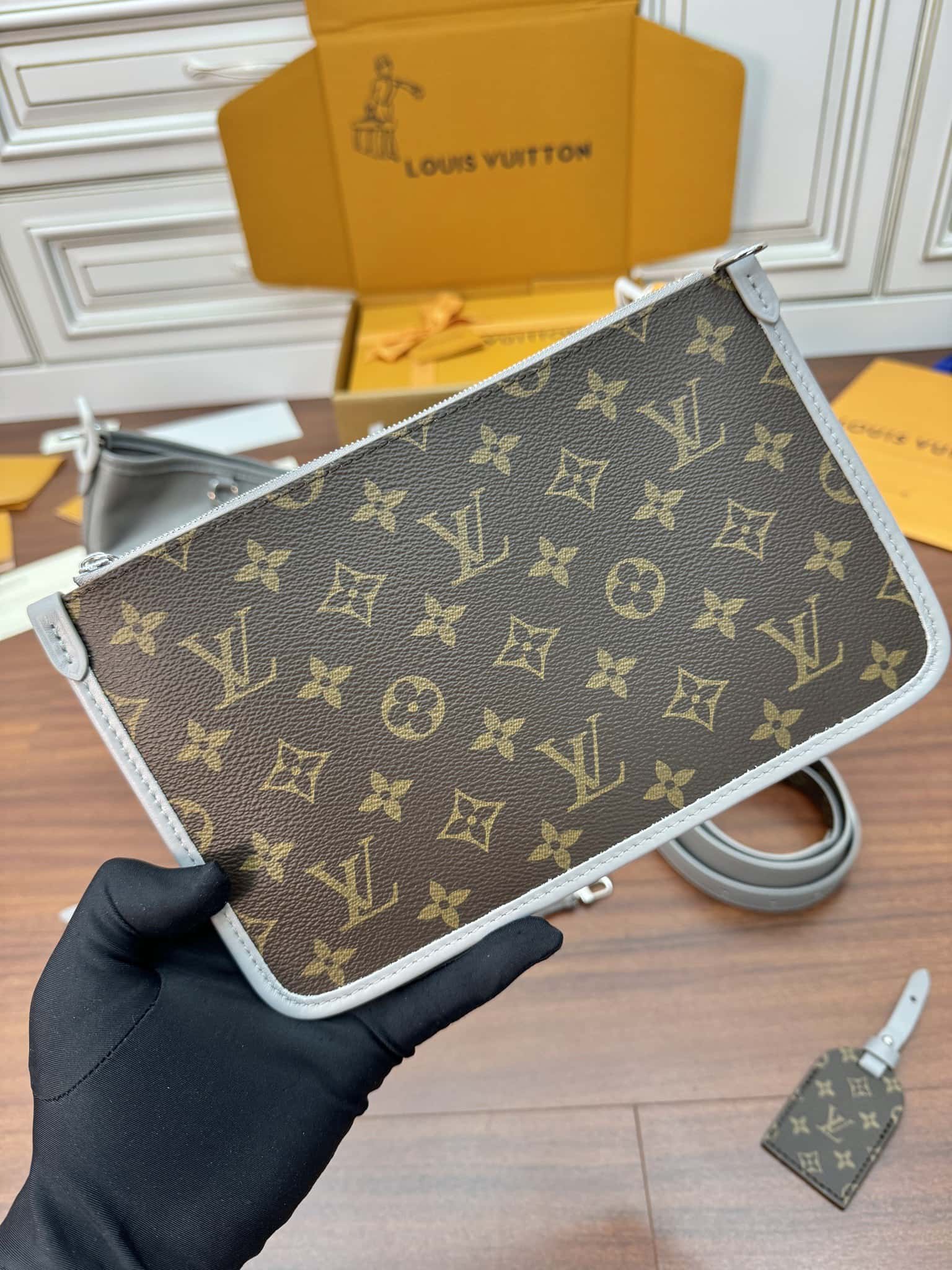 LV M12583 當季新款 CARRYALL DARK 中號一比一高仿手袋¥2,480.00-頂級1:1精品高仿包包香港台灣批發價格推薦微信哪裡買