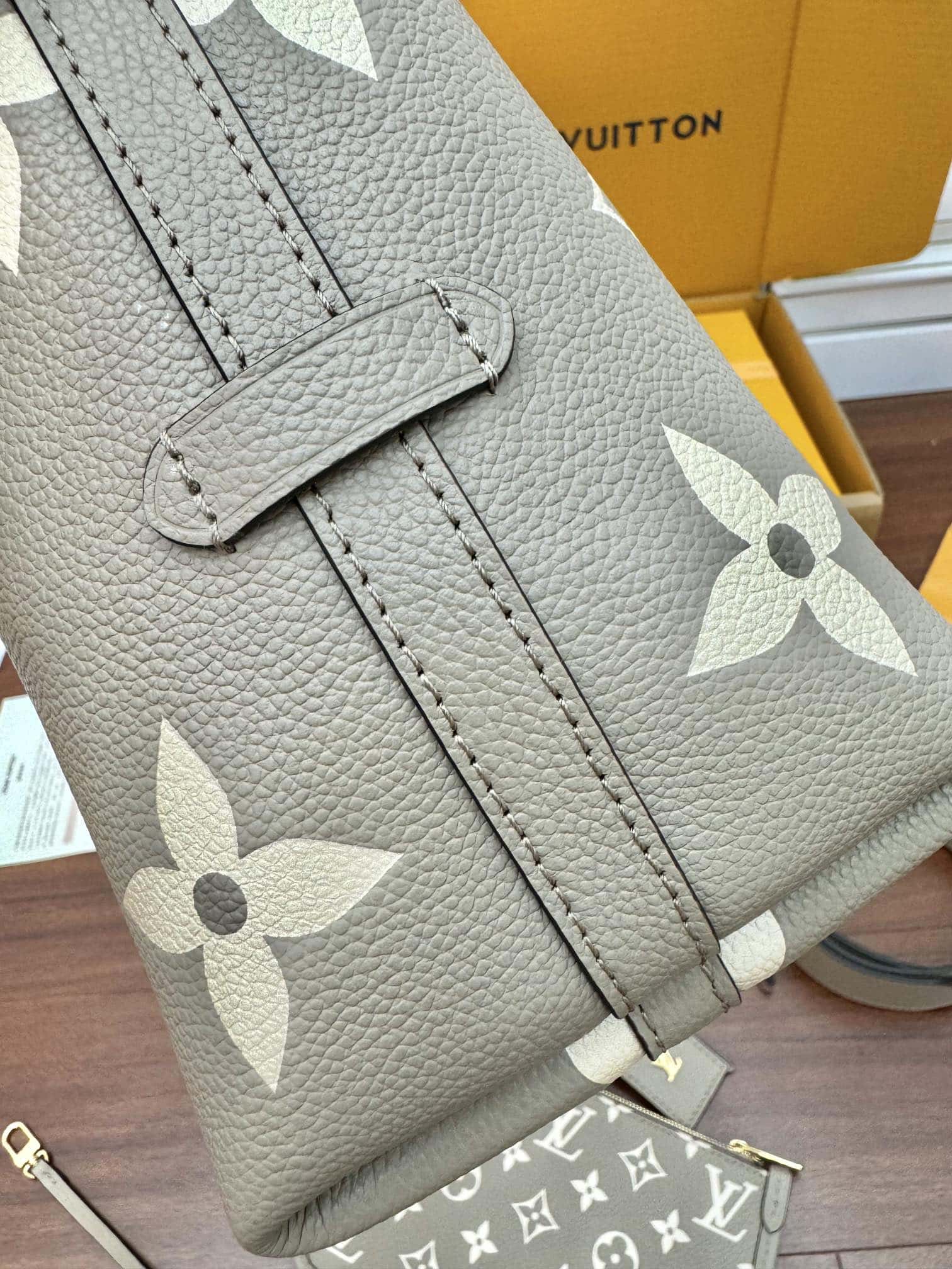 LV M47180 CARRYALL 小號一比一原單手袋¥2,480.00-頂級1:1精品高仿包包香港台灣批發價格推薦微信哪裡買