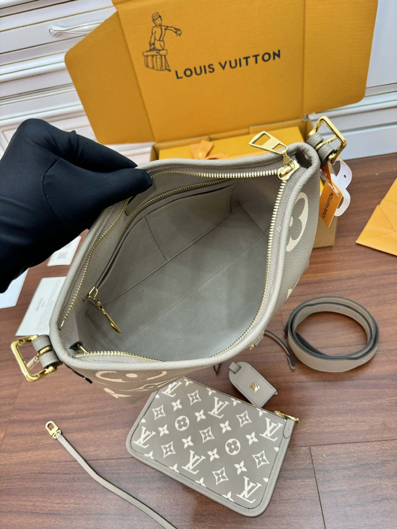 LV M47180 CARRYALL 小號一比一原單手袋¥2,480.00-頂級1:1精品高仿包包香港台灣批發價格推薦微信哪裡買