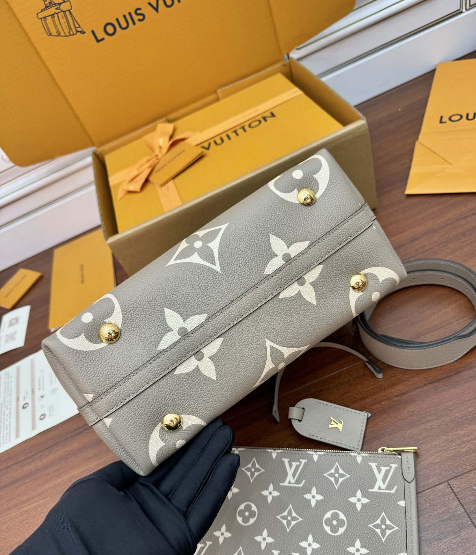LV M47180 CARRYALL 小號一比一原單手袋¥2,480.00-頂級1:1精品高仿包包香港台灣批發價格推薦微信哪裡買