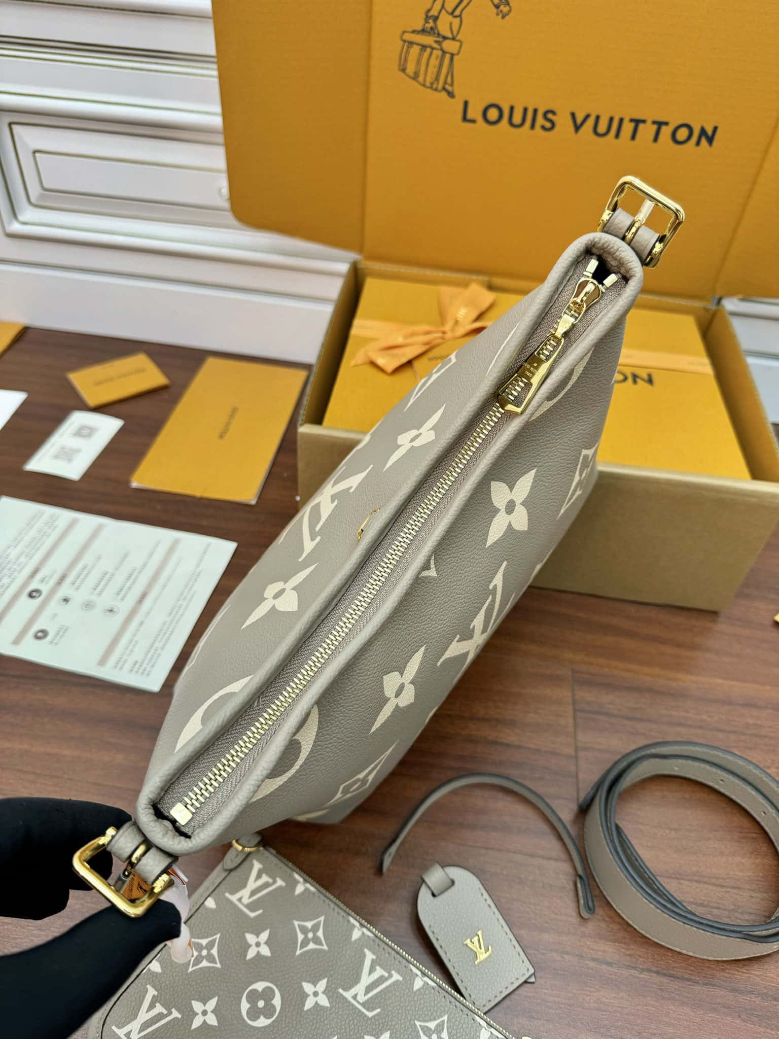 LV M47180 CARRYALL 小號一比一原單手袋¥2,480.00-頂級1:1精品高仿包包香港台灣批發價格推薦微信哪裡買