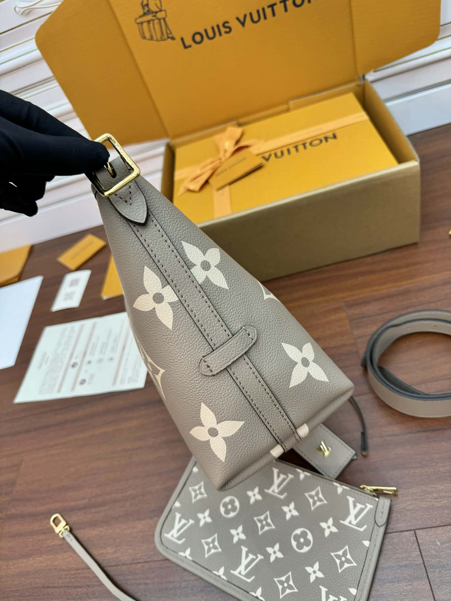 LV M47180 CARRYALL 小號一比一原單手袋¥2,480.00-頂級1:1精品高仿包包香港台灣批發價格推薦微信哪裡買