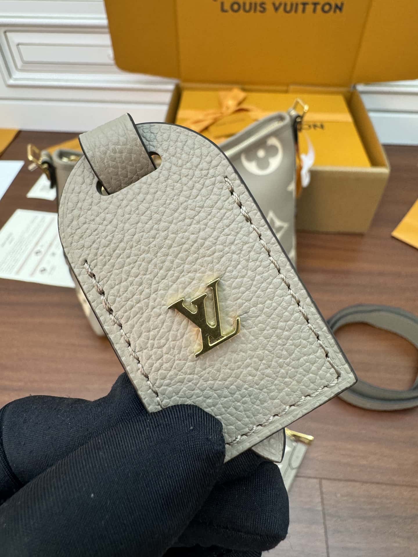 LV M47180 CARRYALL 小號一比一原單手袋¥2,480.00-頂級1:1精品高仿包包香港台灣批發價格推薦微信哪裡買