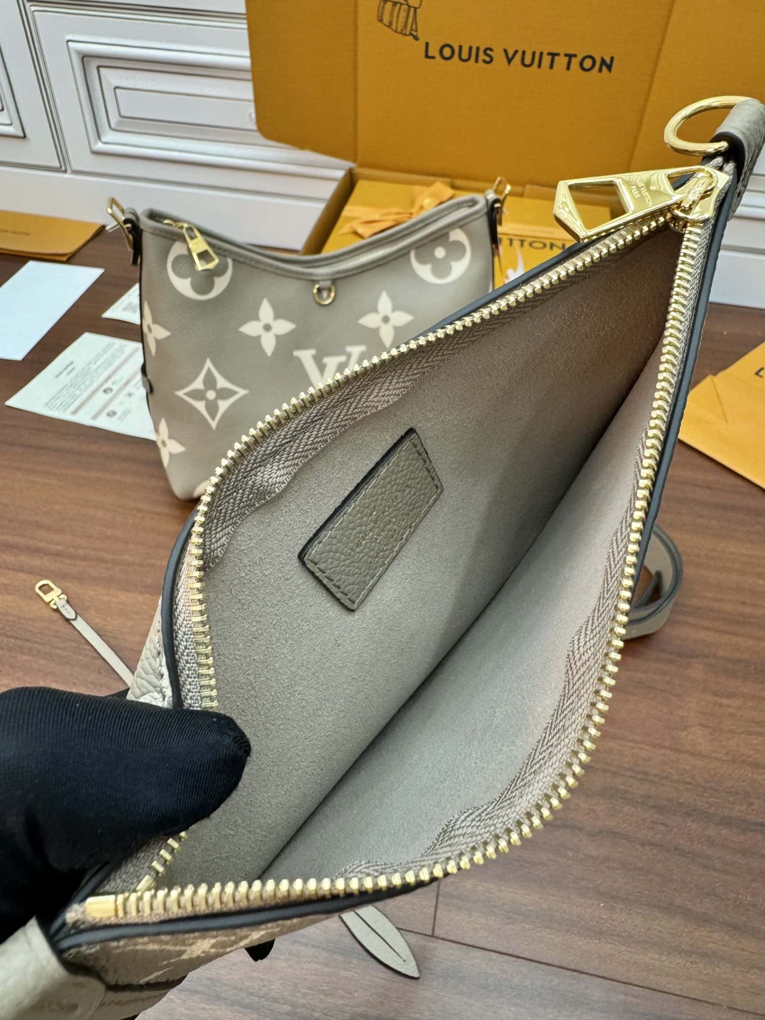 LV M47180 CARRYALL 小號一比一原單手袋¥2,480.00-頂級1:1精品高仿包包香港台灣批發價格推薦微信哪裡買