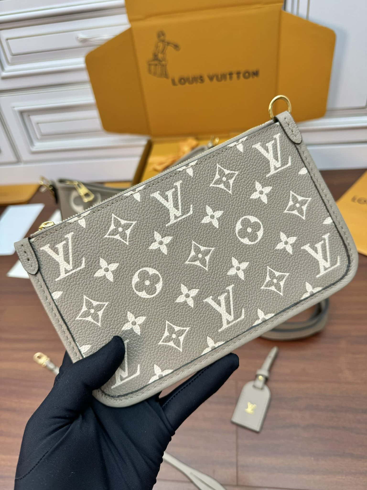 LV M47180 CARRYALL 小號一比一原單手袋¥2,480.00-頂級1:1精品高仿包包香港台灣批發價格推薦微信哪裡買